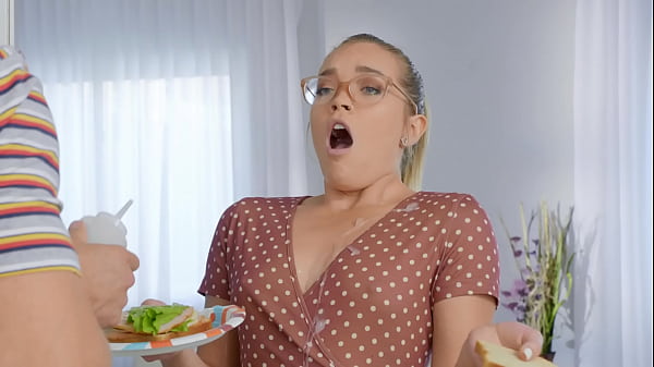 Dia Suka Kontolnya Di Dapur, Ngentot Sambil Masak, Cek Video Panasnya Di Zzfull.com/hc