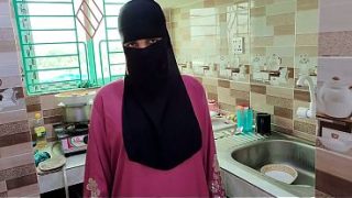 Selagi Istri Pergi, Suami Brengsek Ngewe Pembantu Berhijab Di Rumah Kosong